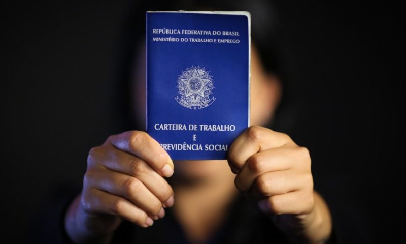 Taxa de Desemprego cai a 9,3% em 2022, o menor desde 2015