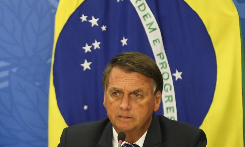 Campanha de Bolsonaro deixa tema da corrupção em 2º plano após escândalo no MEC