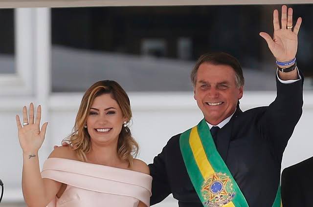 No Dia dos Namorados, Bolsonaro posta foto ao lado da primeira-dama nas redes sociais