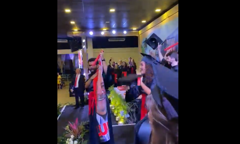 Estudantes de Direito se formam ao som de ‘Lula lá’; veja vídeo