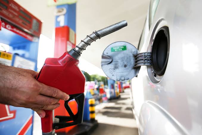 Postos já preparam aumento dos preços de diesel e gasolina. Alta vai pressionar inflação