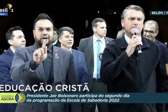 Bolsonaro foca em discurso conservador e contra o aborto em evento religioso