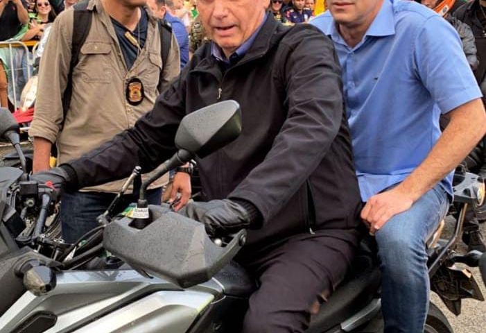 Bolsonaro participa de motociata com apoiadores em Caruaru (PE)