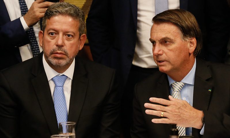 Governo Bolsonaro quer dar condições para Petrobras segurar aumentos dos combustíveis até a eleição 2022