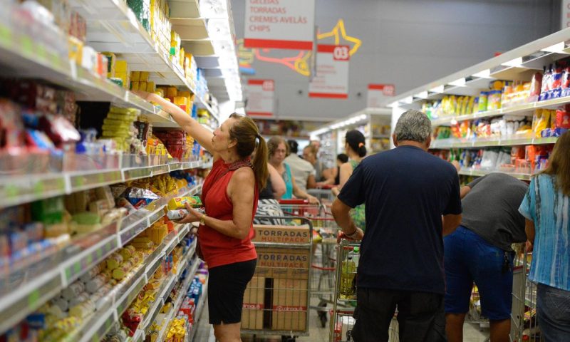 Renda da população mais pobre cresce 11,5% e atinge valor recorde: R$ 1.848