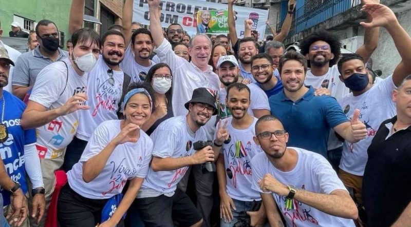 Ciro Gomes participa do desfile cívico da Independência do Brasil na Bahia