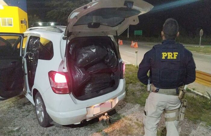 Homem quebra o próprio celular para ocultar informações ao ser detido transportando 290 kg de maconha