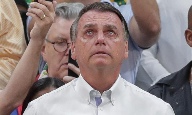 Jair Bolsonaro se emociona com discurso de Michelle; veja vídeo