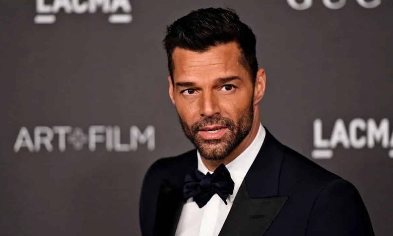 Ricky Martin é acusado de abuso por sobrinho, diz site; cantor nega