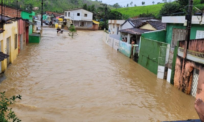 Cidades da Mata Sul e do Agreste pernambucano sofrem com fortes chuvas