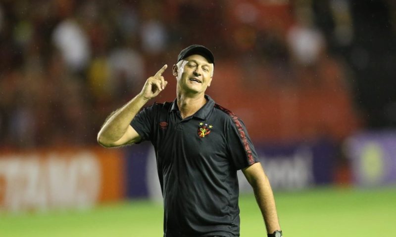 Santos avança para contratar Lisca e aguarda rescisão com Sport