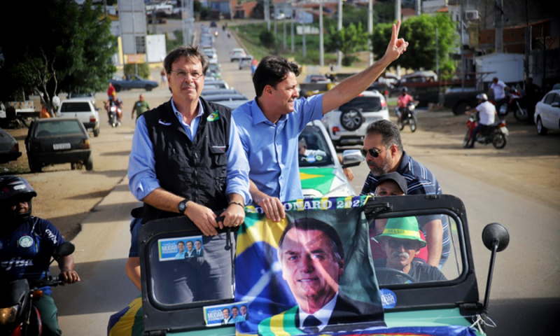 Anderson e Gilson lideram caminhada no Jaboatão e criticam gestão do PSB por déficit habitacional