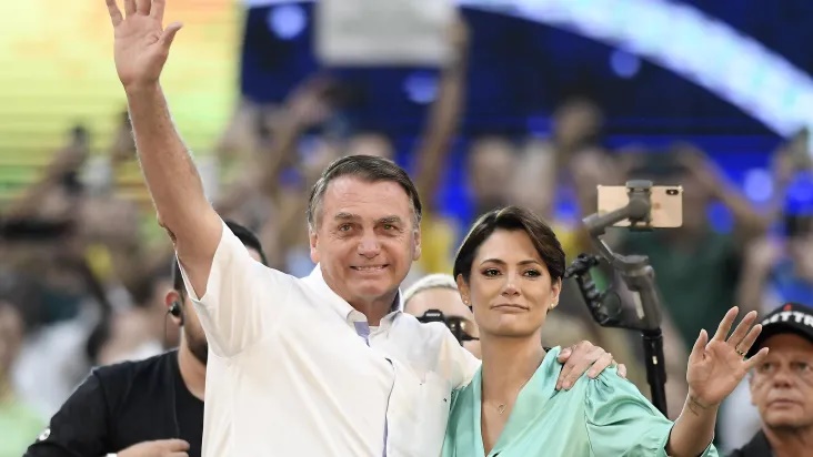 Michelle Bolsonaro nega propina e se diz vítima:“traição de alguém que estava do seu lado”.