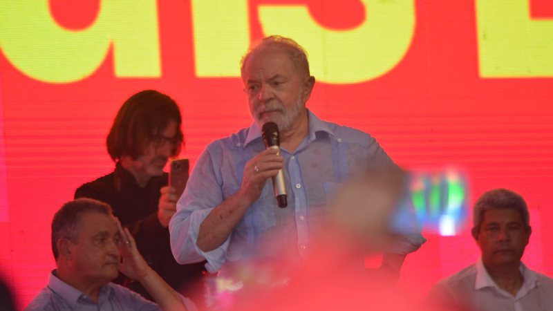 Lula: ‘Pobre não nasceu pra ser faxineiro, tem que ser engenheiro e médico’