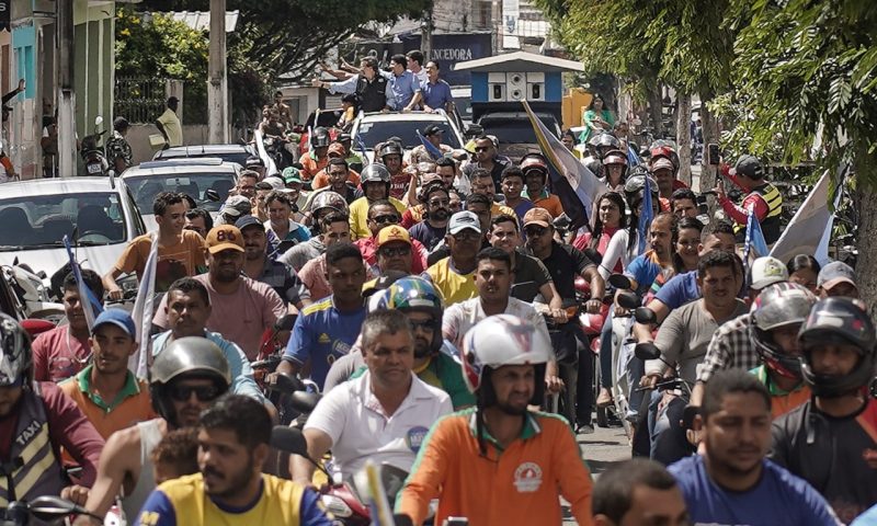 Anderson Ferreira e Gilson Machado lideram grande motociata pelas ruas em Cupira