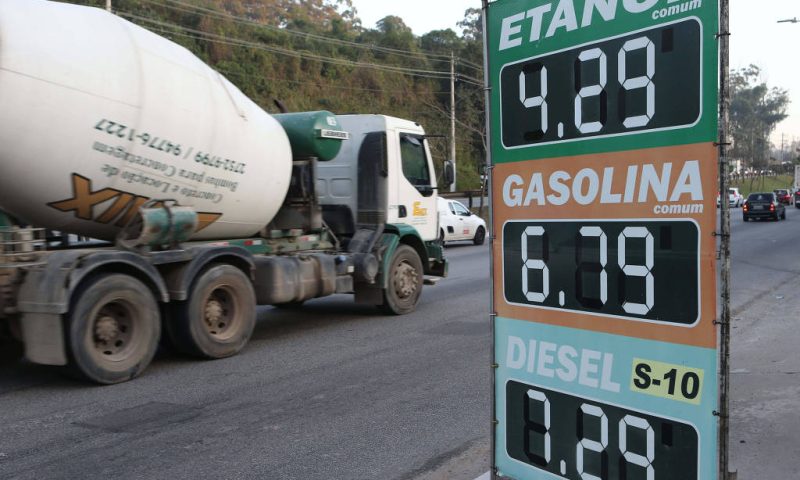 Petrobras corta preço do diesel em R$ 0,20