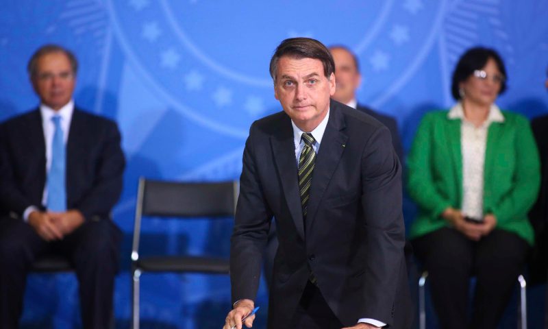 Bolsonaro registra candidatura e declara R$ 2,3 milhões em bens