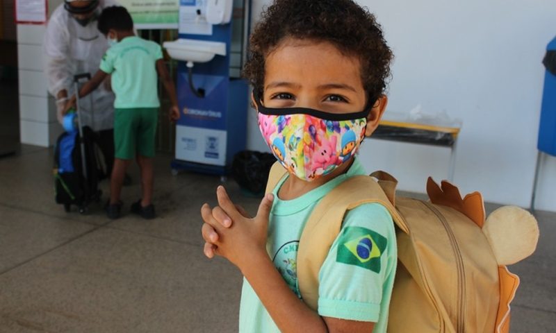 Máscaras de proteção contra Covid deixam de ser obrigatórias em escolas