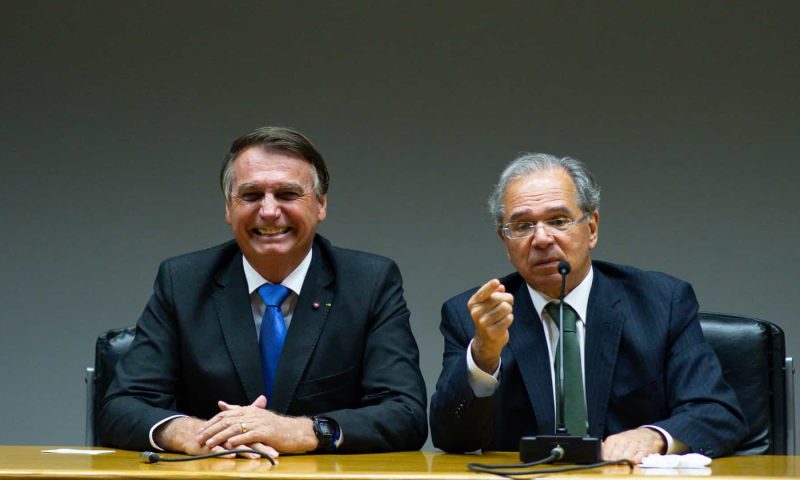 Guedes diz que seguirá no governo se Bolsonaro for reeleito