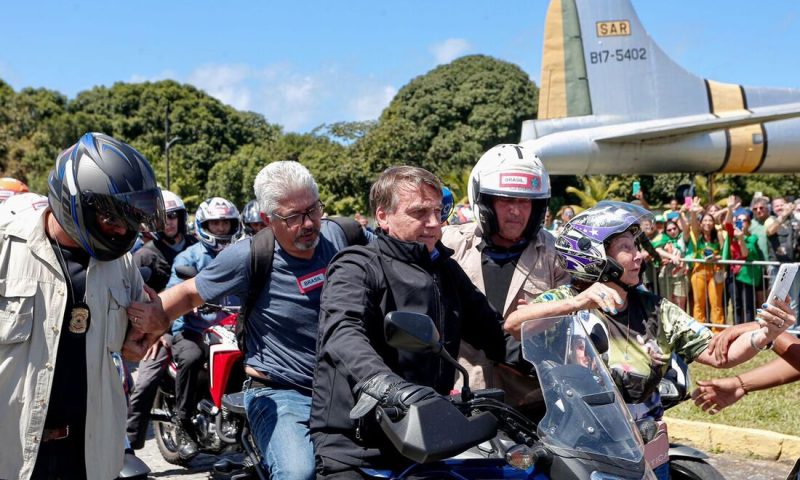 Bolsonaro participa de motociata e Marcha para Jesus em Recife