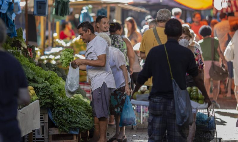 Economia brasileira cresce 1,2% no segundo trimestre com volta de serviços no Brasil