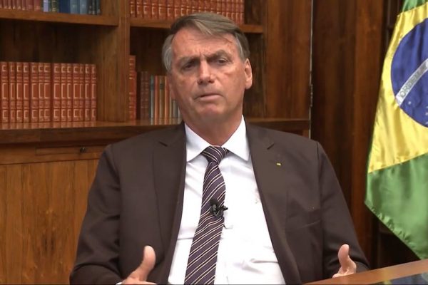 Bolsonaro diz que pobres foram “acostumados” a não aprender profissão