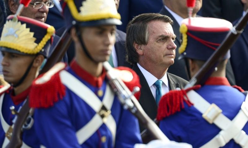 Com confirmação de velório, governo prepara viagem de Bolsonaro ao Reino Unido