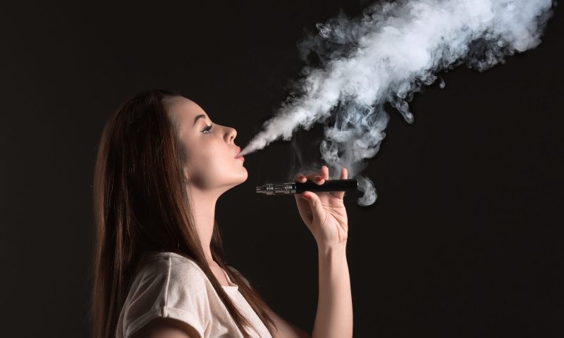 Ministério da Justiça proíbe 33 empresas de venderem cigarros eletrônicos