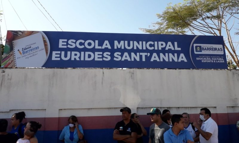 VÍDEO: jovem invade escola municipal armado e ataca alunos na Bahia