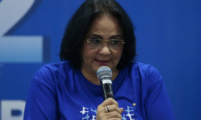 Damares dá diferentes versões sobre denúncias: ‘Vão achar que menti, mas é para preservar investigações’