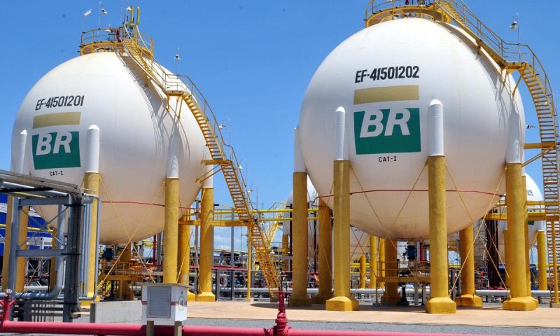 Petrobras anuncia redução do preço do gás natural em 5% para distribuidoras