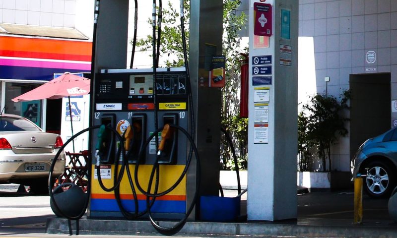 Preço da gasolina sobe R$ 0,31 centavos após volta de impostos federais