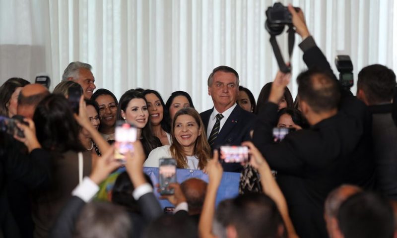 Em campanha, Bolsonaro anuncia desconto de até 90% em dívidas com a Caixa