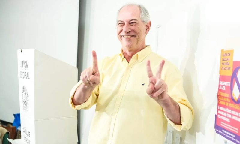 Ciro Gomes vota no Ceará e diz que ‘pretende parar’ após eleição