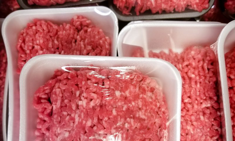 Embalagem de carne moída não pode ultrapassar 1kg a partir de novembro; entenda a mudança