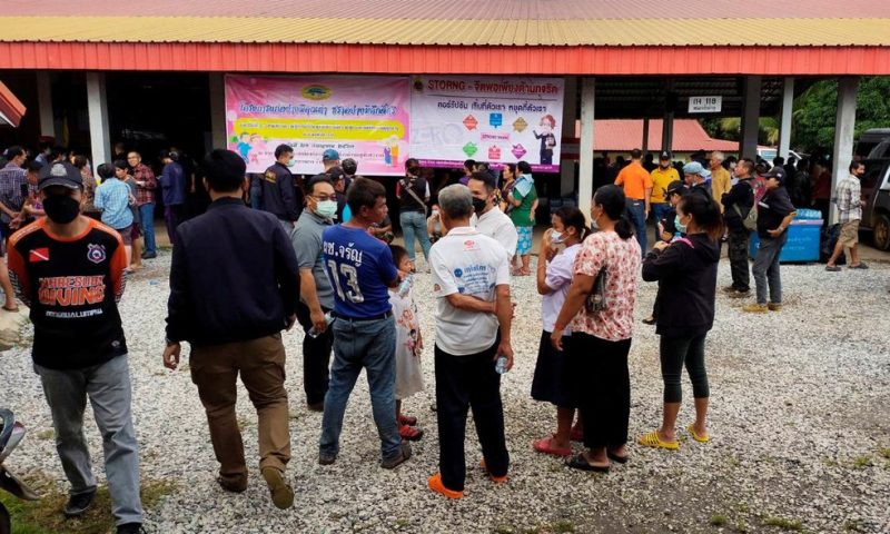 Ex-policial abre fogo em creche e mata 22 crianças e 12 adultos na Tailândia