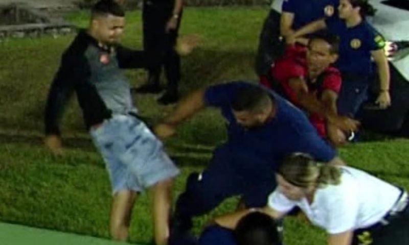 Torcedor do Sport agride bombeira durante invasão ao campo