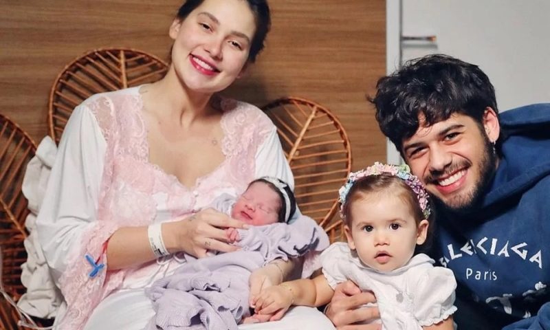 Filha de Virginia faz primeiro publi com uma semana de vida