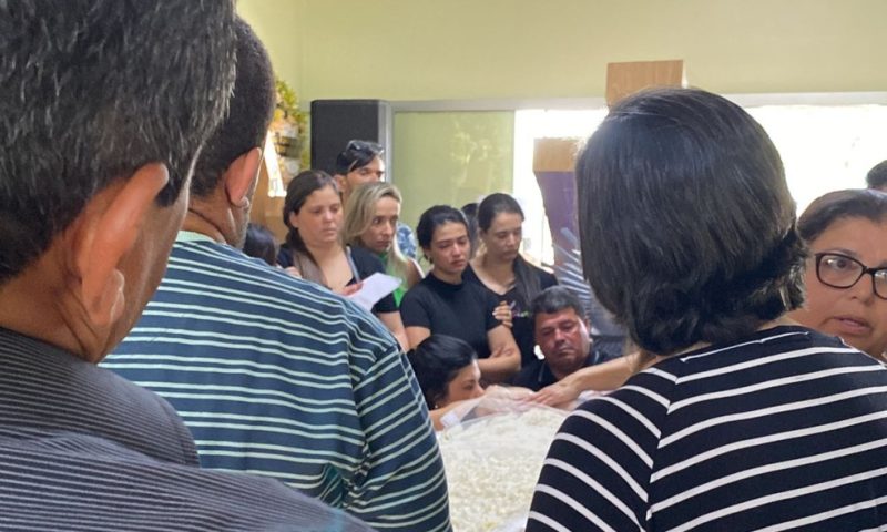 Corpo de Fernando Lucena, marido de Raquel Lyra, é velado no Parques dos Arcos em Caruaru