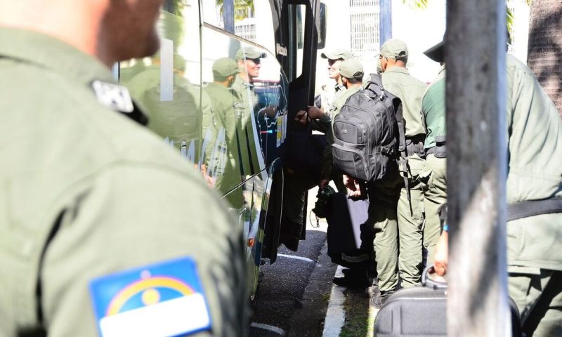 PMs embarcam para reforçar segurança em Joaquim Nabuco e Pesqueira