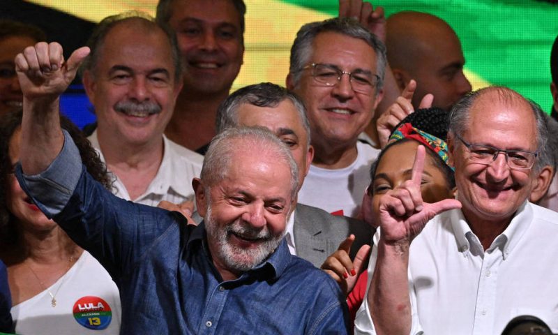 PT avalia reajuste ainda maior do salário mínimo no primeiro ano de Lula