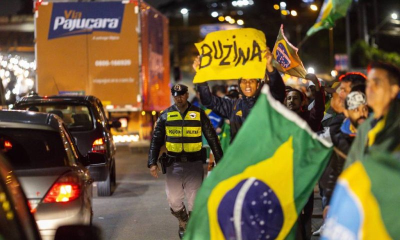 Bloqueios antidemocráticos atingem três estados nesta segunda (21)