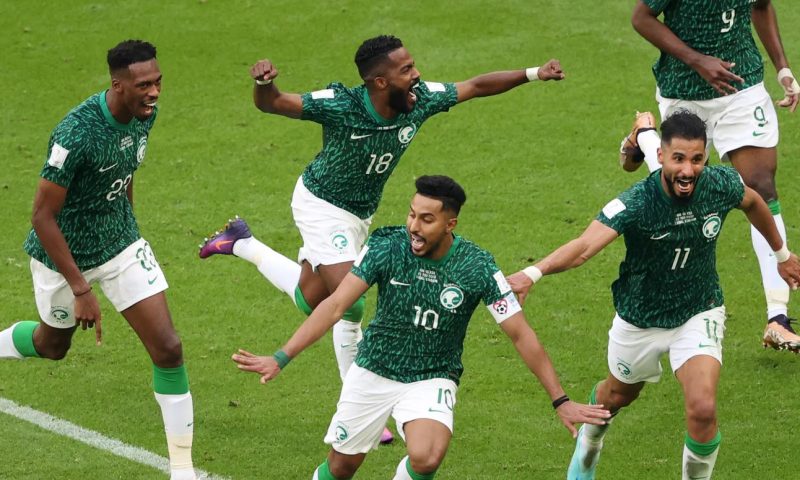 Em vitória histórica, Arábia Saudita derrota Argentina na estreia da Copa