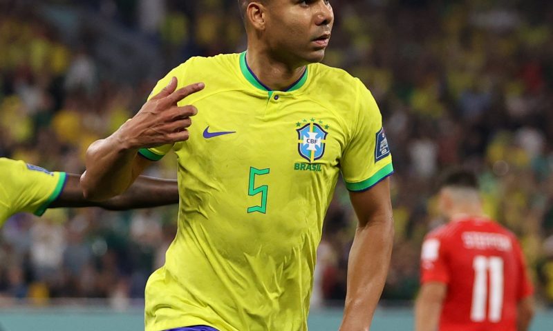 Com golaço de Casemiro, Brasil vence a Suíça e se garante nas oitavas da Copa