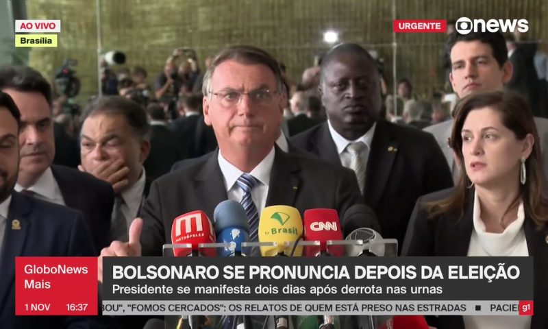 Bolsonaro diz que vai cumprir a Constituição, mas não reconhece derrota