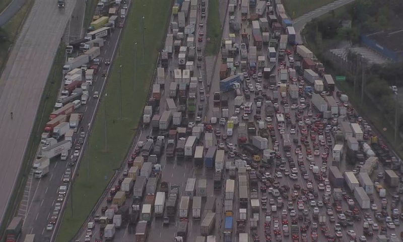 Bolsonaristas bloqueiam trechos de rodovias de SP e da Marginal Tietê