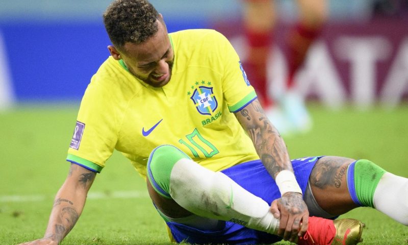 Neymar será avaliado no sábado para definir data de retorno