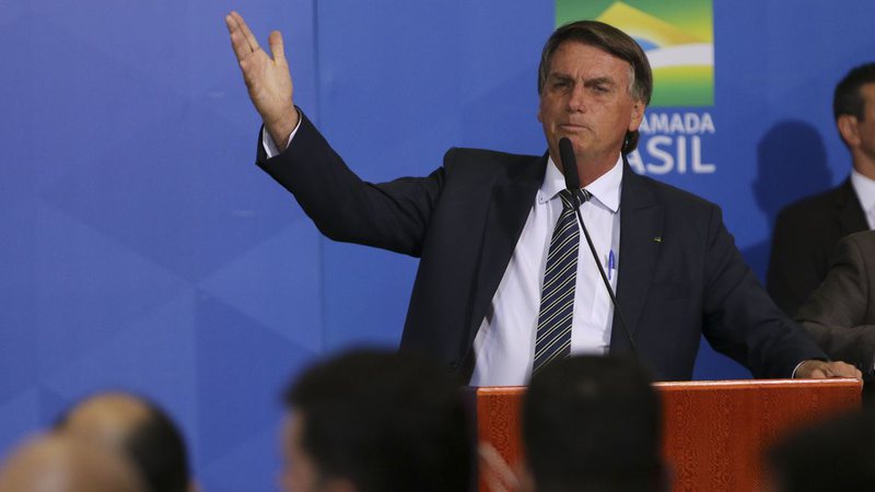 Aliados sugerem que Bolsonaro se autoproclame presidente em 2023