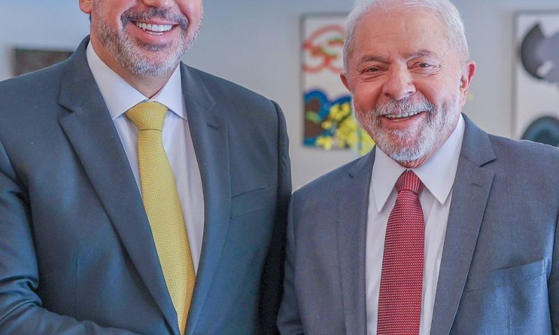 Presidente eleito, Lula tem primeiro encontro com presidentes da Câmara e do Senado