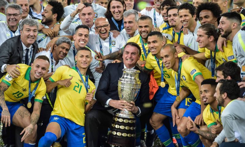 Copa do Mundo agita líderes mundiais, mas Bolsonaro ignora seleção no Qatar